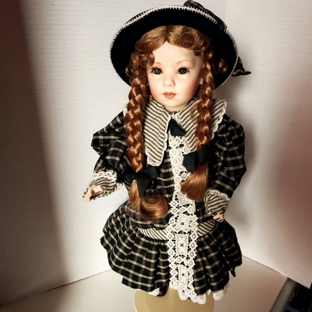 Franklin Mint Coca Cola Series Elise 18 In Porcelain Doll